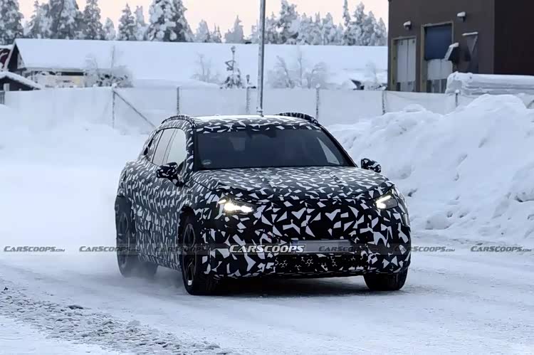 Электрический AMG GT SUV попался на шпионских фото: 1360 л.с., три мотора и «пять минут — плюс 400 км» (звучит как энергетик на максималках)